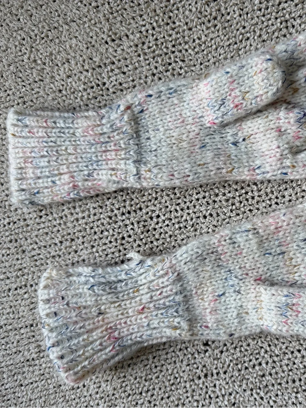 GAP Speckled Cream Knit Gloves
